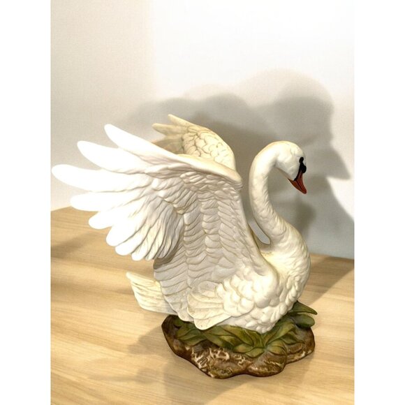 Homco White Swan Porcelain Figurine - Picture 8 of 12